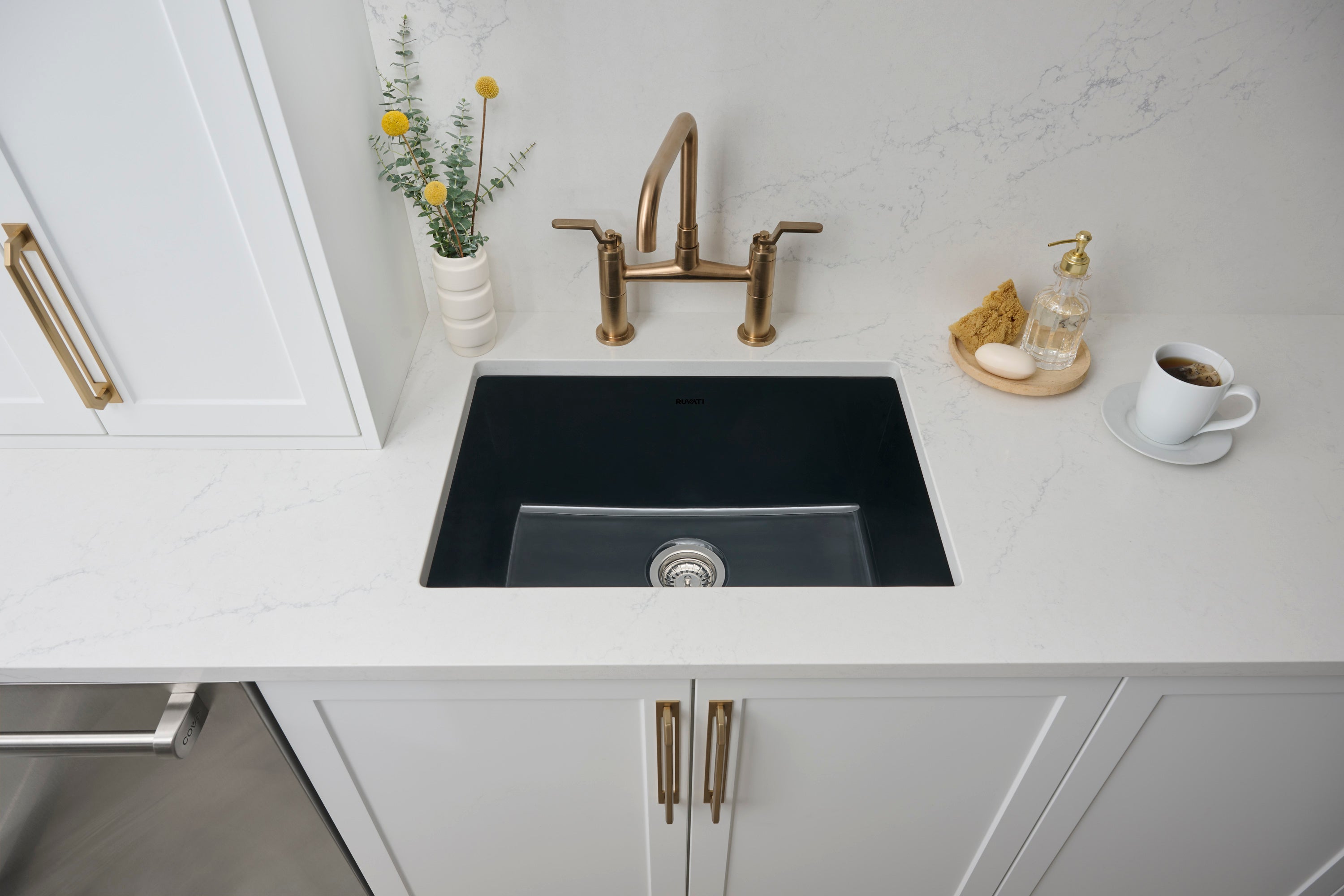 Ruvati Fiamma — Tarja de Cocina en Fireclay — Negro Brillante — 4