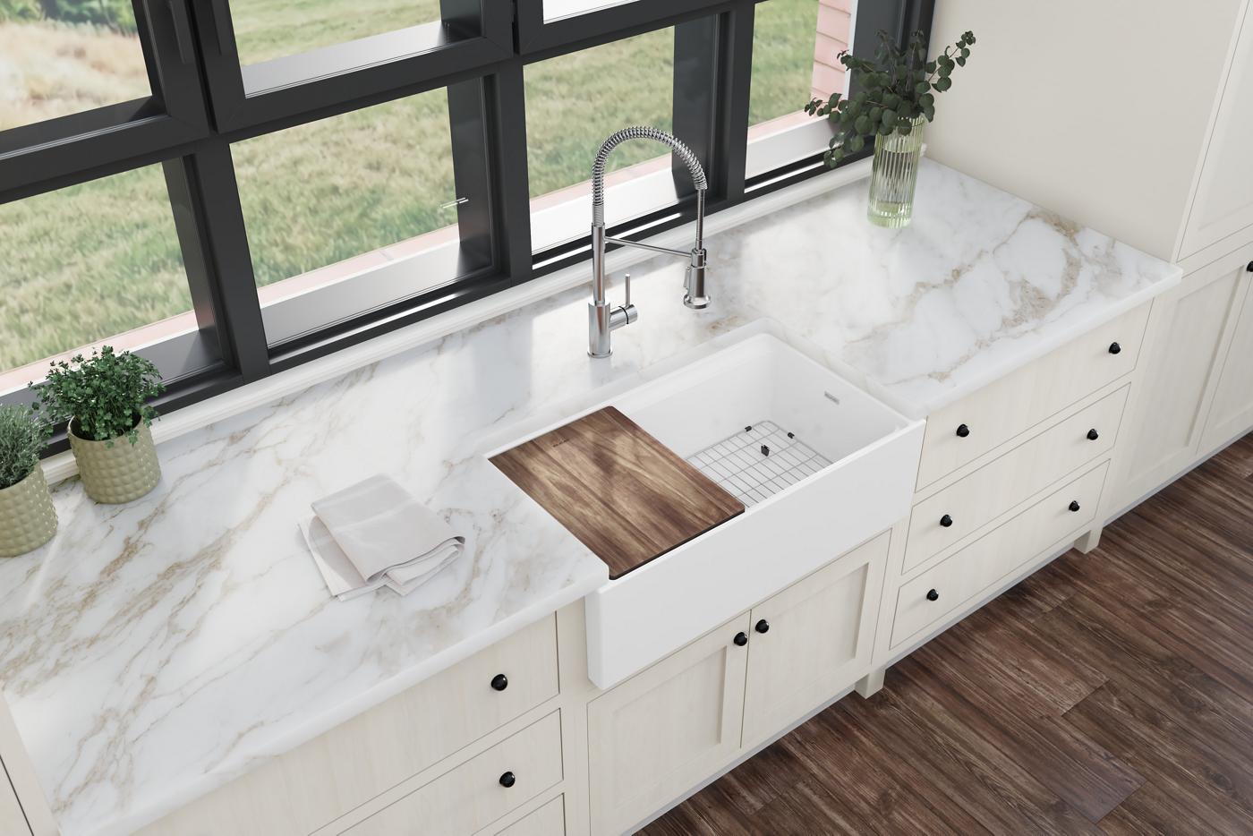 Elkay Tarja Fireclay 33" x 18-13/16" x 9-5/8" de Un Tazón Farmhouse Workstation (Kit) Blanco — ambiente de cocina