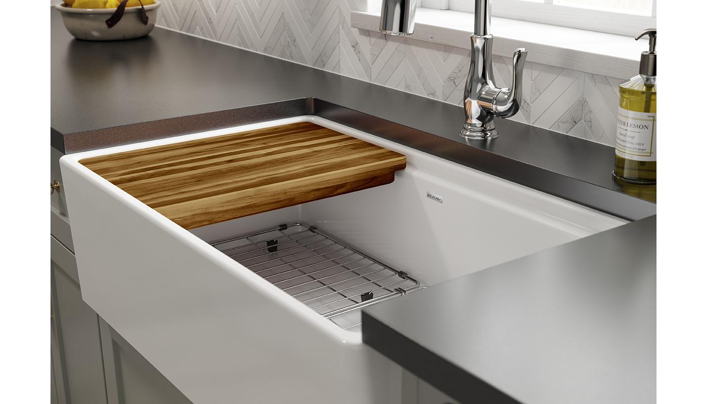 Elkay Tarja Fireclay 33" x 18-13/16" x 9-5/8" de Un Tazón Farmhouse (Kit) — ambiente de cocina