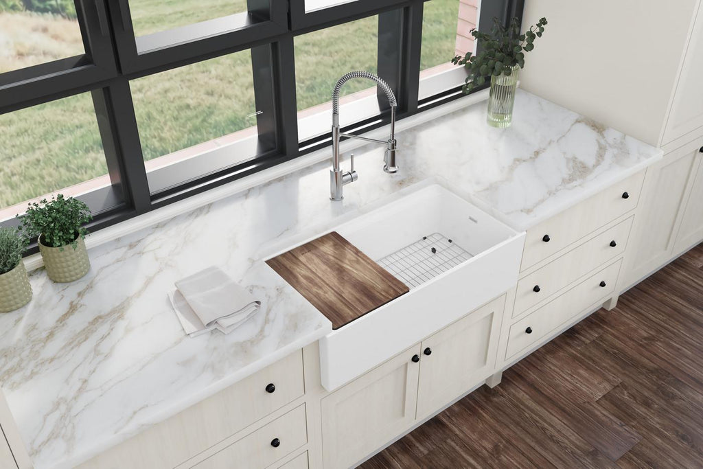 Elkay Tarja Fireclay 36" x 18-13/16" x 9-5/8" de Un Tazón Farmhouse Workstation (Kit) Blanco — ambiente de cocina