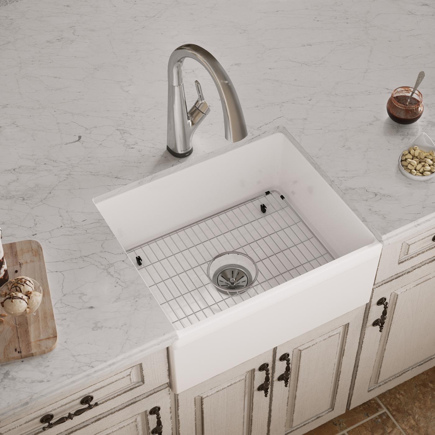 Elkay Tarja Fireclay 24-7/16" x 19-11/16" x 9-1/8" de Un Tazón Farmhouse (Kit) con Llave Filtrada Blanco — vista de producto