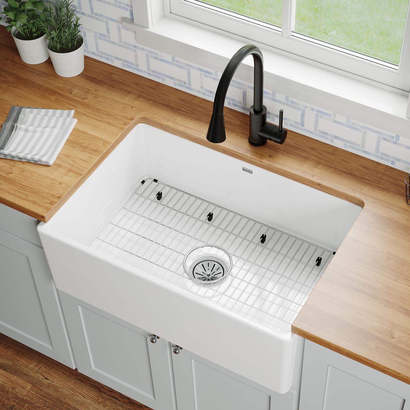 Elkay Tarja Fireclay 30" x 19-15/16" x 9-1/8" de Un Tazón Farmhouse (Kit) Blanco — ambiente de cocina