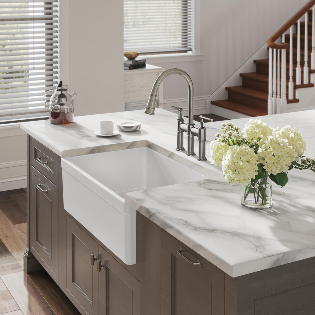 Elkay Tarja Fireclay 30" x 19-15/16" x 9-1/8" de Un Tazón Farmhouse Blanco — ambiente de cocina