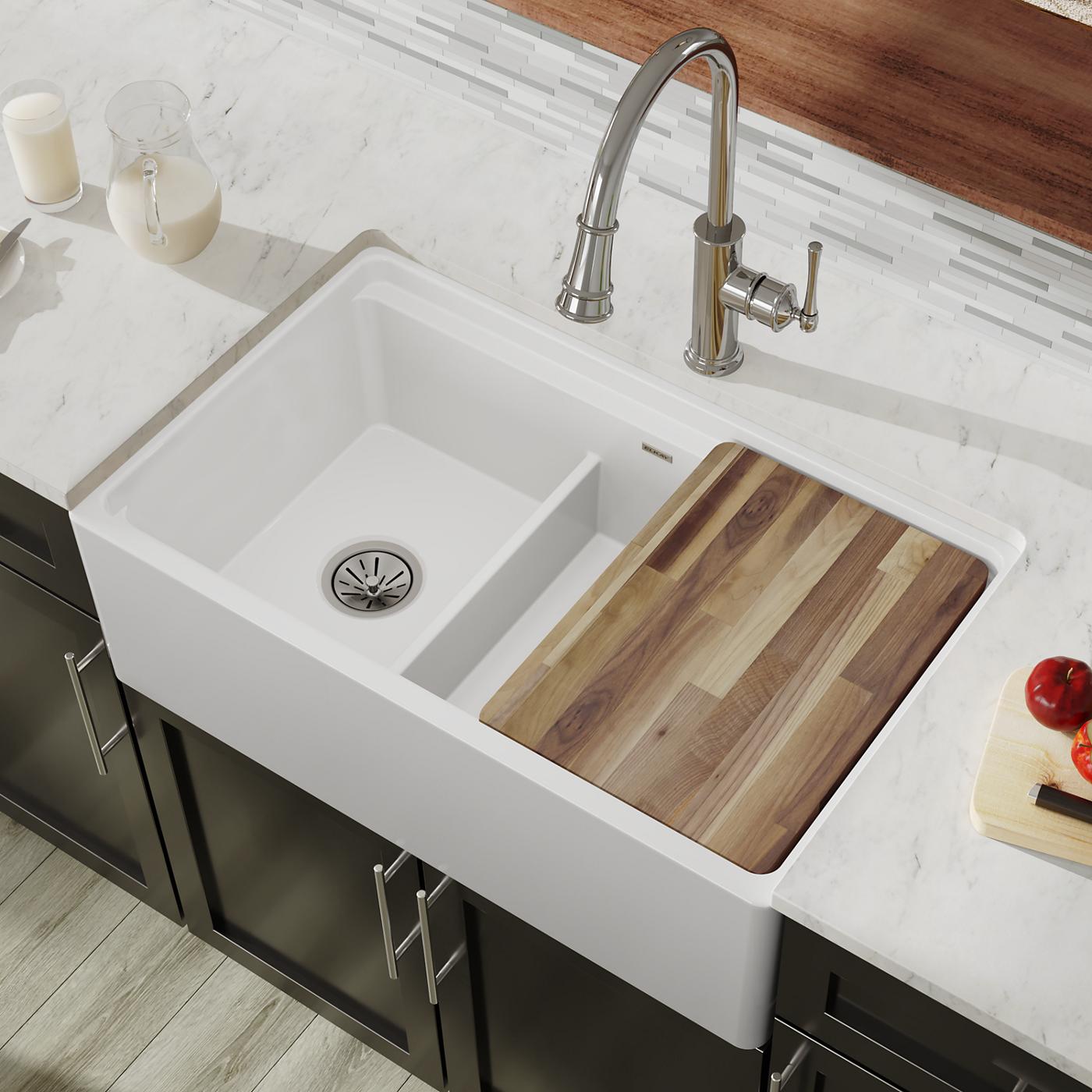 Elkay Tarja Fireclay 33" x 19-15/16" x 9-3/16" 60/40 de Dos Tazones Farmhouse Workstation con Aqua Divide — vista de producto