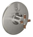 California Faucets Descanso StyleTherm con Control de Volumen Individual - Manija de Cruz de Teca