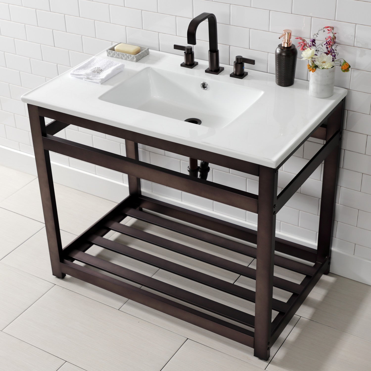 Kingston Brass Quadras lavabo consola — vista
