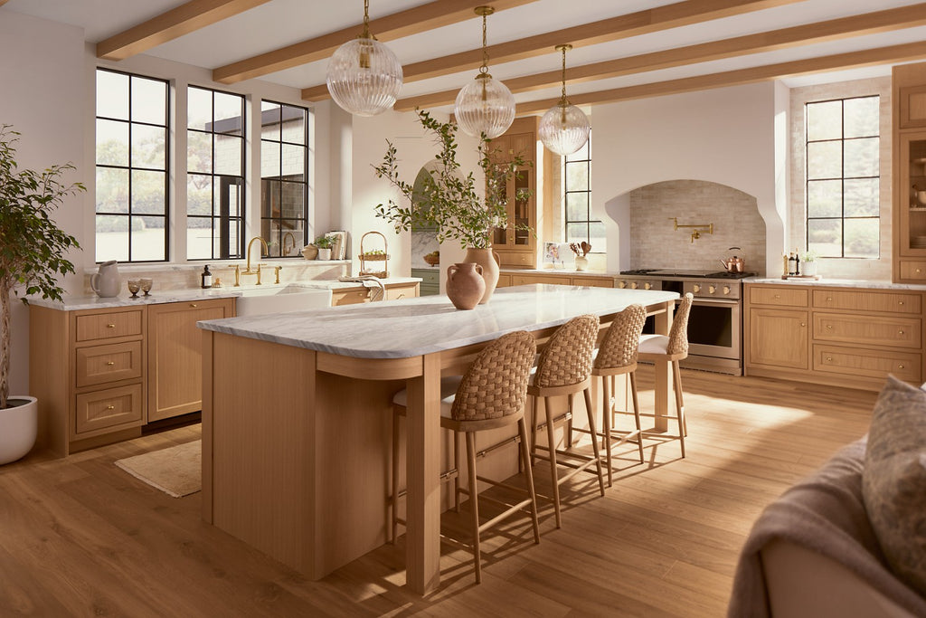 Kohler Edalyn by Studio McGee — Mezcladora de Cocina tipo Puente con Rociador Lateral — Ambientación 5