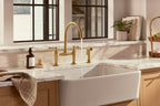 Kohler Edalyn by Studio McGee — Mezcladora de Cocina tipo Puente con Rociador Lateral — Ambientación 3
