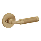 Baldwin Hardware Manija L032 Curved Knurled Gramercy con Roseta 5046 — Latón vintage — Paso