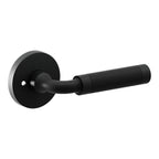 Baldwin Hardware Manija L032 Curved Knurled Gramercy con Roseta 5046 — Negro satinado — Privacidad