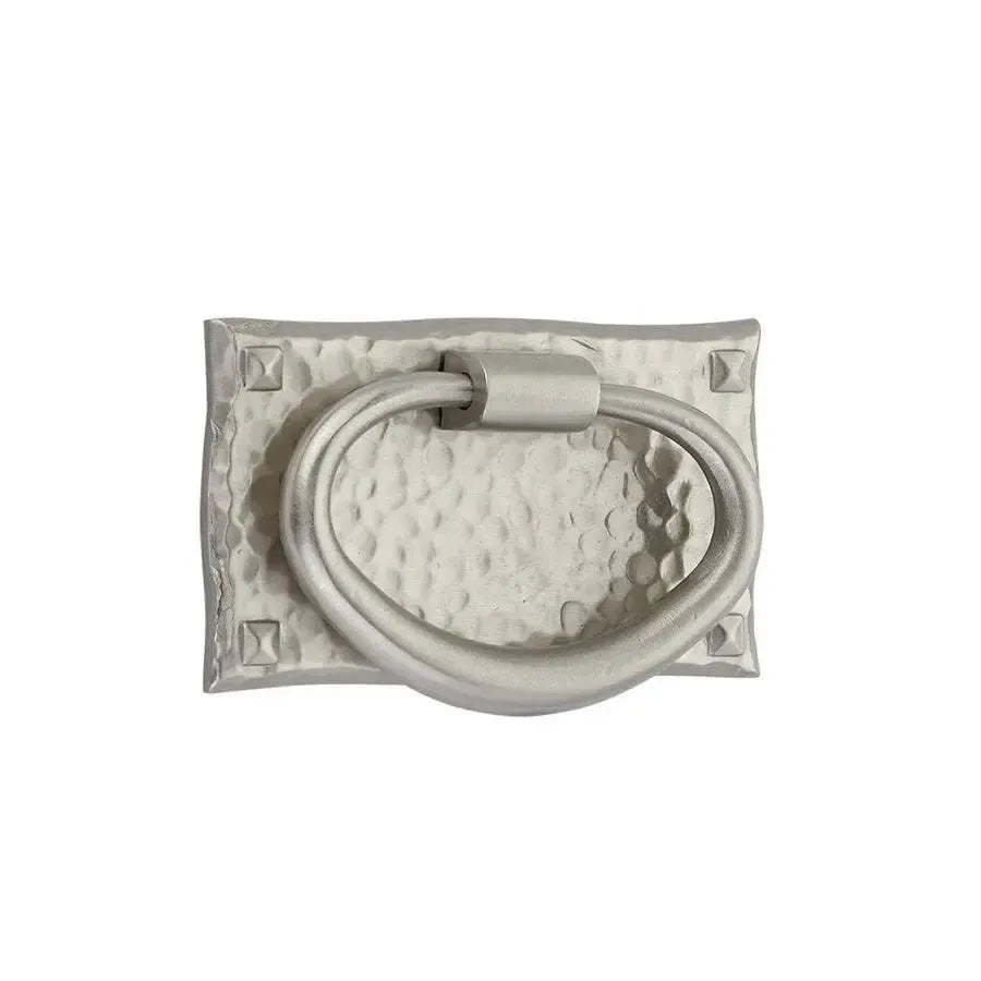 Emtek Jaladera Martillada Ovalada — Níquel Satinado
