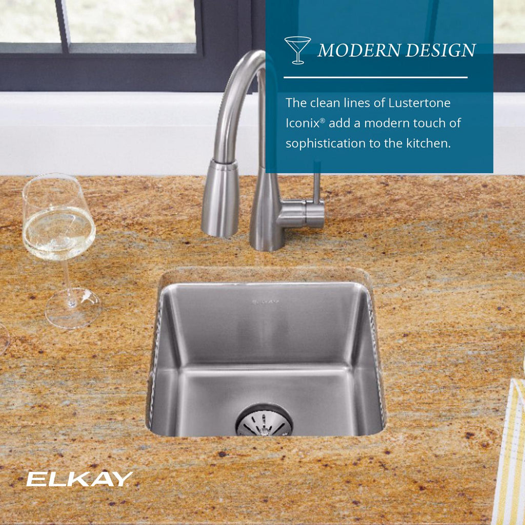 Elkay Tarja Lustertone Iconix® Calibre 16 Acero Inoxidable 31-1/4" x 20-1/2" x 9" de Dos Tazones Bajo Cubierta with Right Perfect Drain® — ambiente de cocina