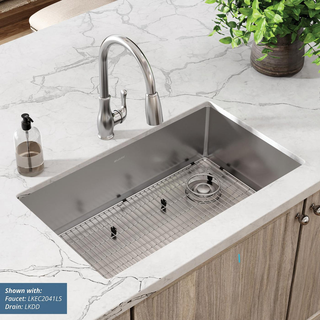 Elkay Tarja Crosstown® Calibre 18 Acero Inoxidable 31-1/2" x 18-1/2" x 9" de Un Tazón Bajo Cubierta (Kit) — ambiente de cocina