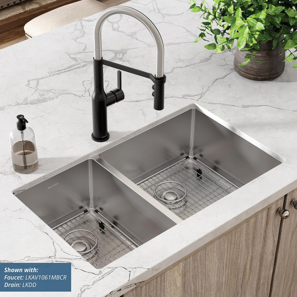 Elkay Tarja Crosstown® Calibre 18 Acero Inoxidable 31-1/2" x 18-1/2" x 9" 40/60 de Dos Tazones Bajo Cubierta (Kit) — ambiente de cocina