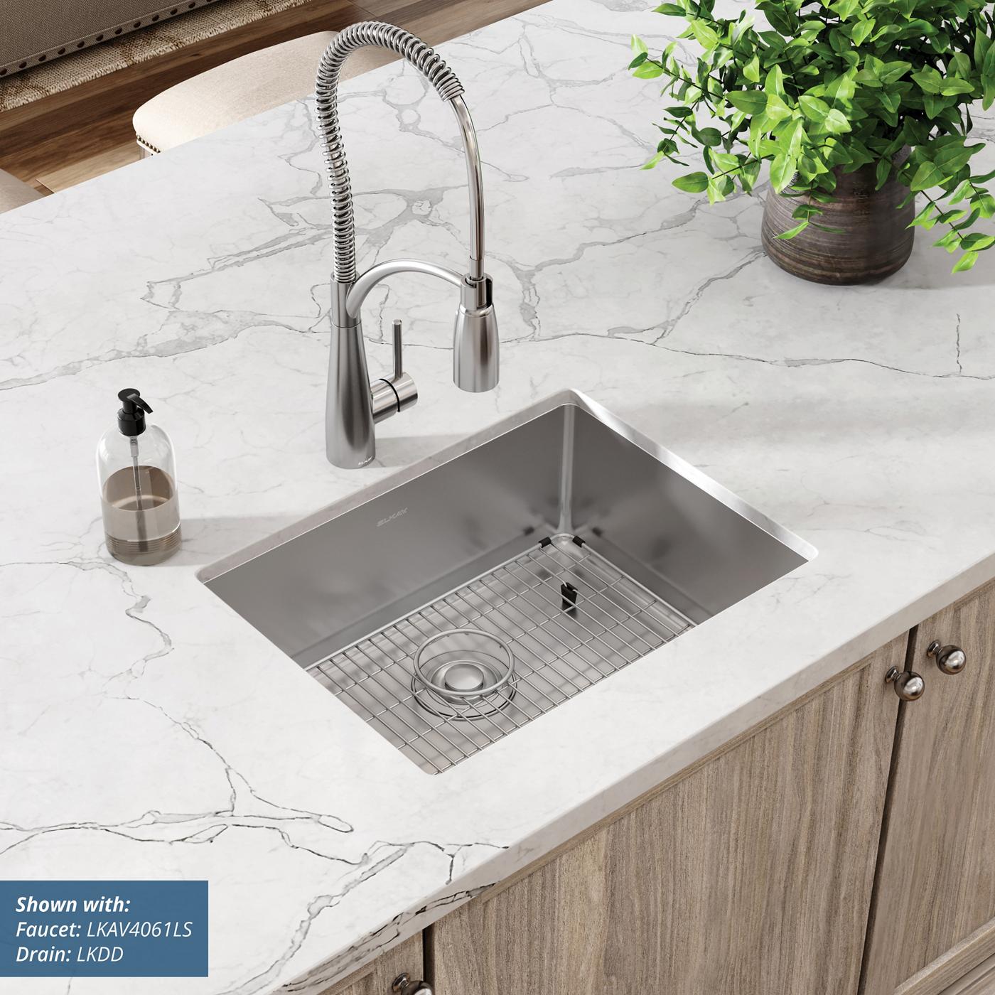 Elkay Tarja Crosstown® Calibre 16 Acero Inoxidable 23-1/2" x 18-1/4" x 8" de Un Tazón Bajo Cubierta (Kit) — ambiente de cocina