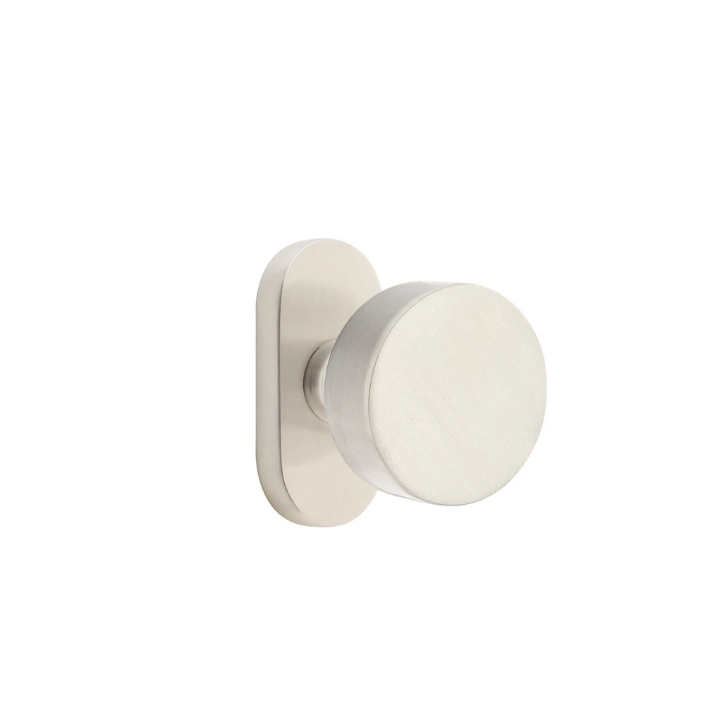 Níquel Satinado · 1-1/2" x3" Oval Rosette