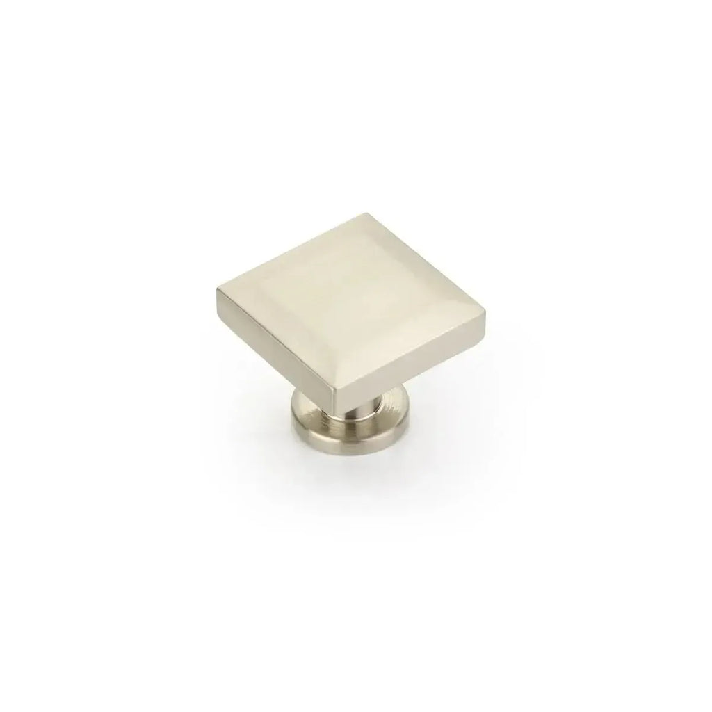 Schaub Perilla Heathrow Cuadrada, 1-1/4" — Níquel Cepillado