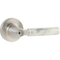 Emtek Manija con Llave SELECT L-Square White Marble