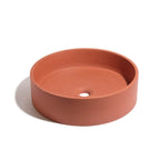Lavabo de concreto circular marca Mistoa en color arcilla