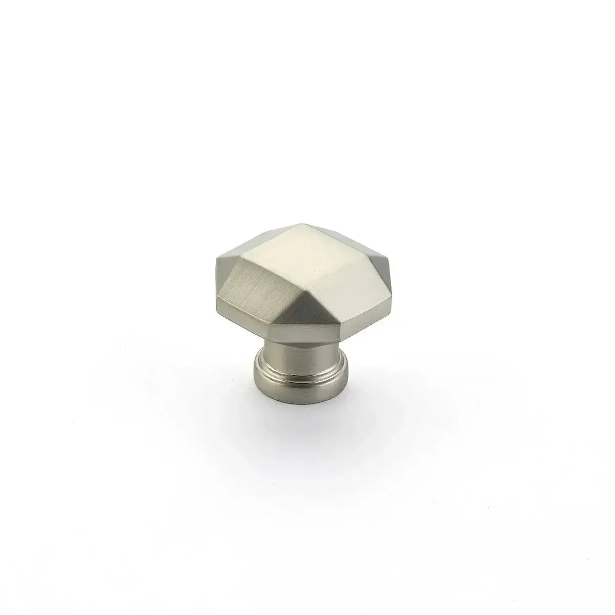 Schaub Perilla Menlo Park Faceted, 1-1/4" — Níquel Satinado