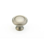 Schaub Perilla Country Rimmed Tradicional Redonda, 1-1/4" diám. — Níquel Antiguo