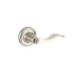 Yale Expressions Maguire rosette with Keyed Brunswick lever, Kwikset keyway — Níquel Satinado