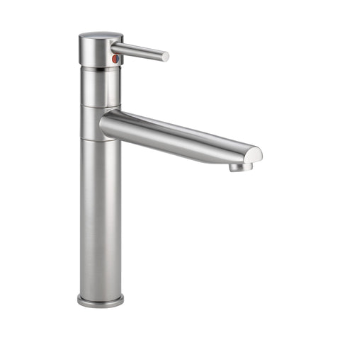 Delta Trinsic® Llave de combinación de una manija para cocina
