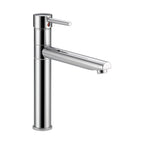 Delta Trinsic® Llave de combinación de una manija para cocina