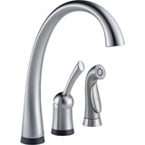 Delta Pilar® Llave de una manija para cocina con rociador y tecnología Touch2O