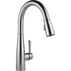 Delta Essa™ Llave de una manija con tubo de salida deslizable para cocina