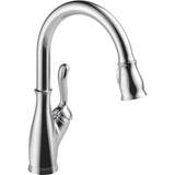 Delta Leland® Llave de una manija con tubo de salida deslizable para cocina