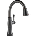 Delta Cassidy™ Llave deslizable de una manija para cocina con tecnología Touch2O®