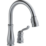 Delta Leland® Llave de una manija con tubo de salida deslizable para cocina