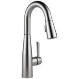 Delta Essa™ Llave de una manija deslizable de la barra/encimera para cocina