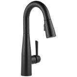 Delta Essa™ Llave de una manija deslizable de la barra/encimera para cocina