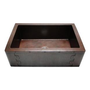 Fregadero de cocina en cobre martillado con mandil