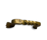 Jaladera bronce con detalle de relieve