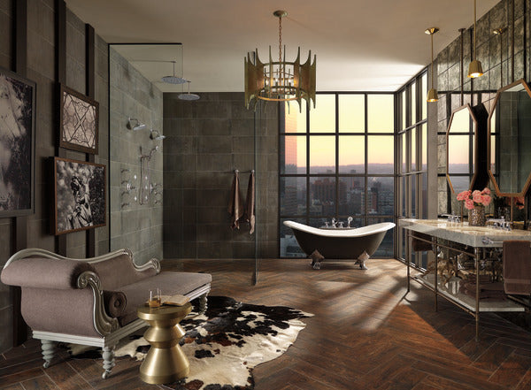 Cuatro de baño con muebles de baño y bañera de isla con patas