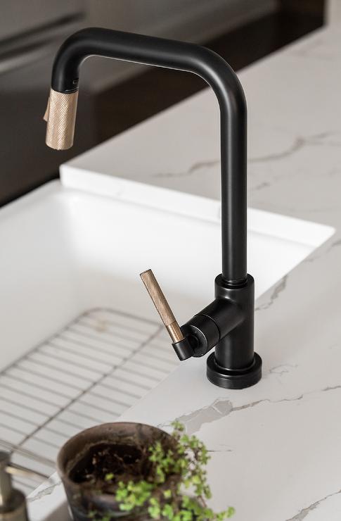 Grifo extraíble cuadrado con manija moleteada - LITZE®