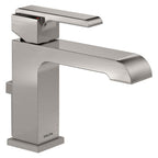 Delta Ara™ Llave de una manija para lavamanos